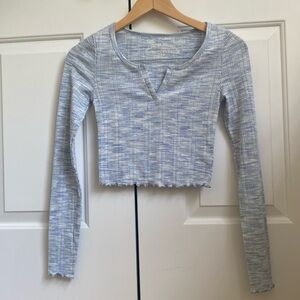 Light blue Aéropostale long sleeve shrunken tee
